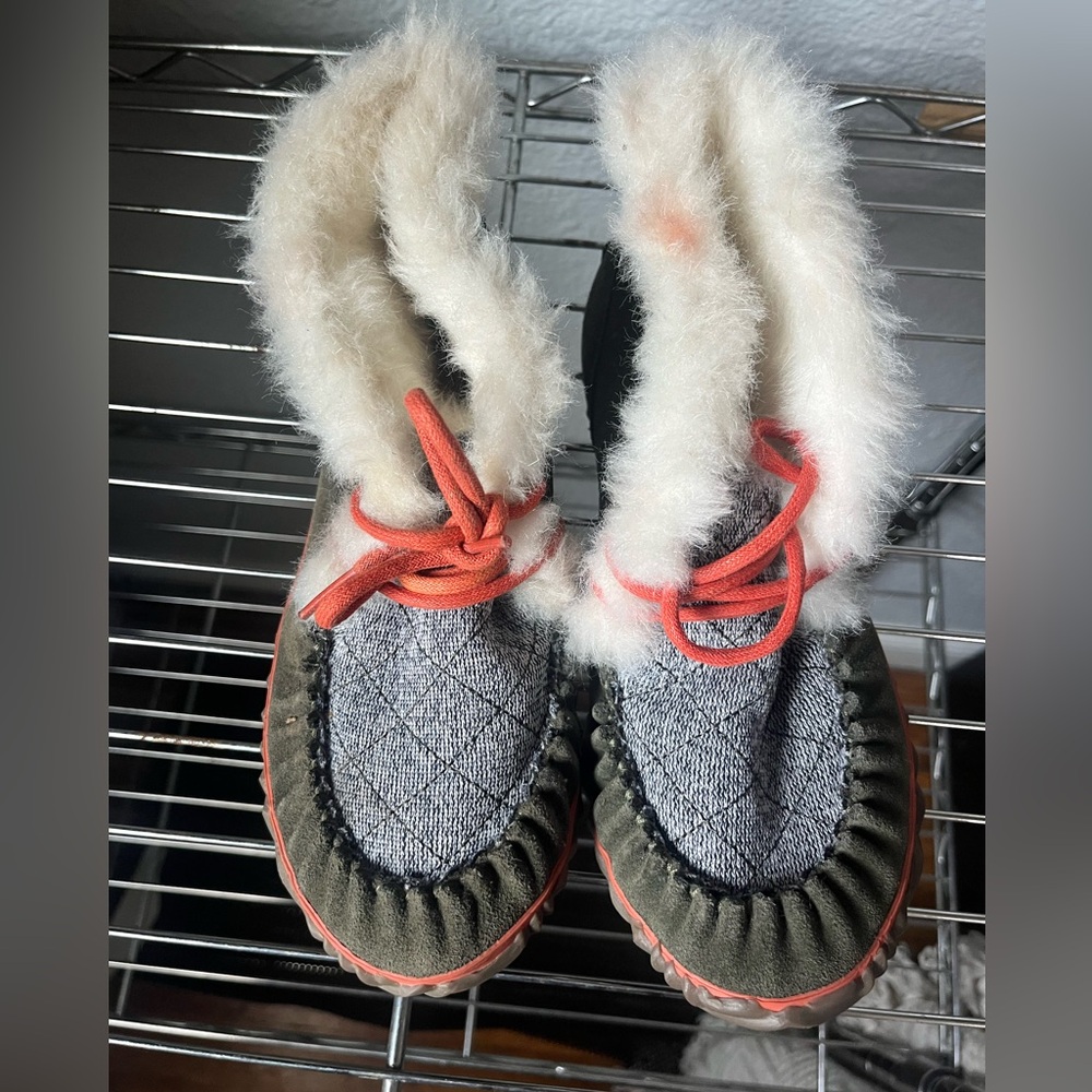 Sorel Out ‘N About Moccasin Slippers F/W 6.5 (runs small)
